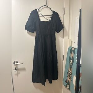Uniqlo Black linen-cotton sq neck dress w puff sleeves + tiered skirt.Size XS/S
